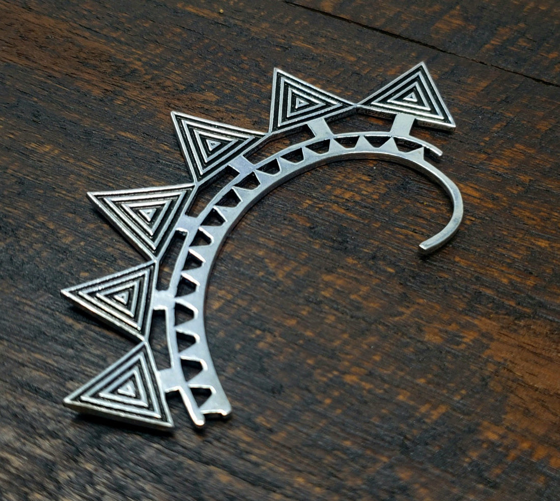Mandawa Dagger Ear Cuff