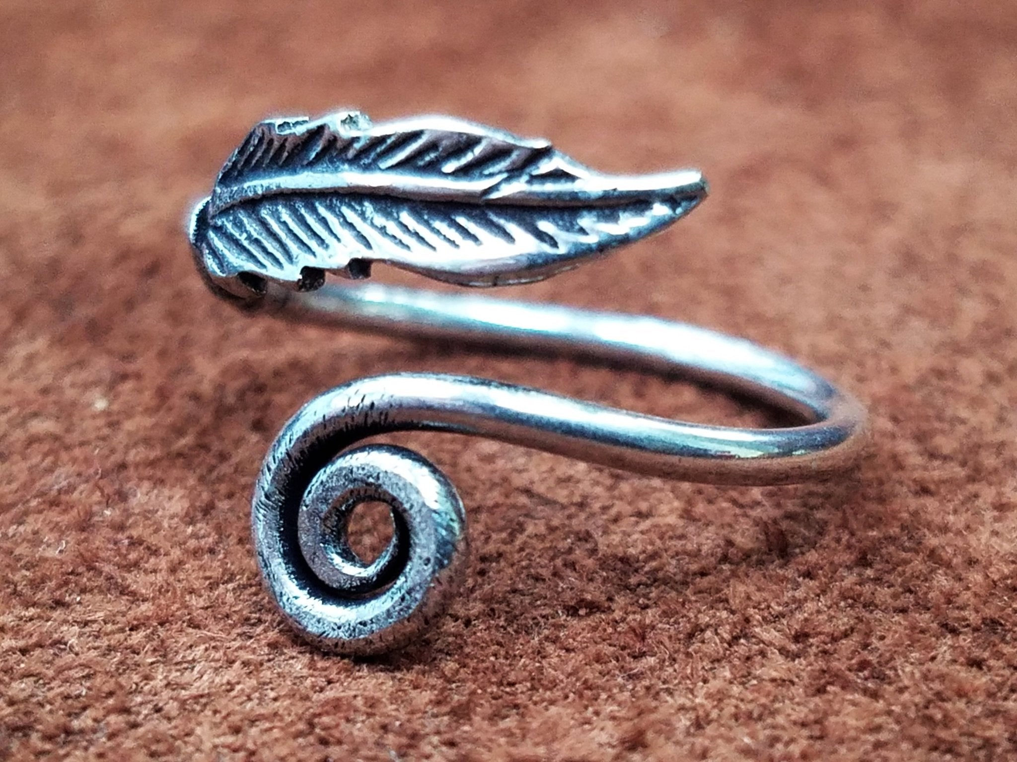 Adjustable Feather Ring