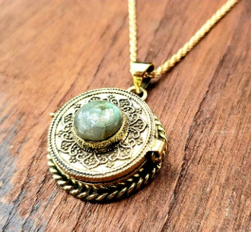 Bohème Labradorite Locket Necklace