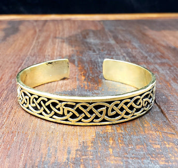 Celtic knot gold bracelet for men or women